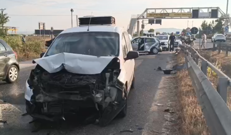 Aksident në autostradën Lushnje-Fier, një nga shoferët përfundon në spital
