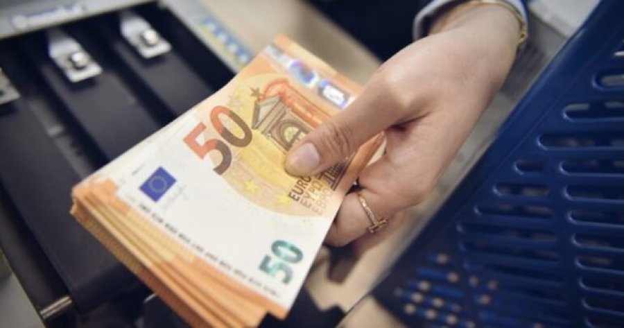 Rikthehet rënia e Euros, prek rekord të ri historik pranë 93.6 lekëve