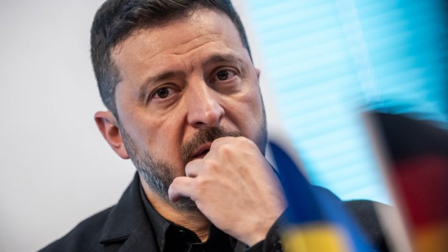 Ligjvënësit ukrainas mbështesin kryeministrin e ri mes protestave për shkarkimin e ministrit