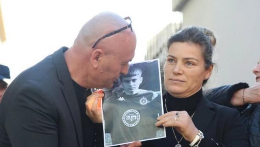 ‘18 muaj hetim pa përgjigje është turp'/ Familja e Martin Canit, Ramës: Mos e përdor emrin e djalit tonë për propagandë
