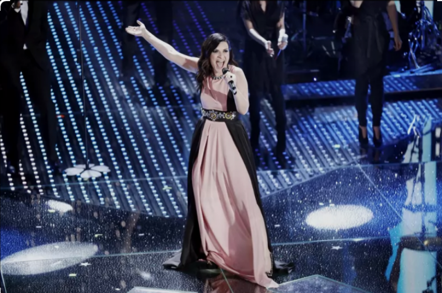Laura Pausini: Po pres me padurim të takoj Messin dhe Lautaron
