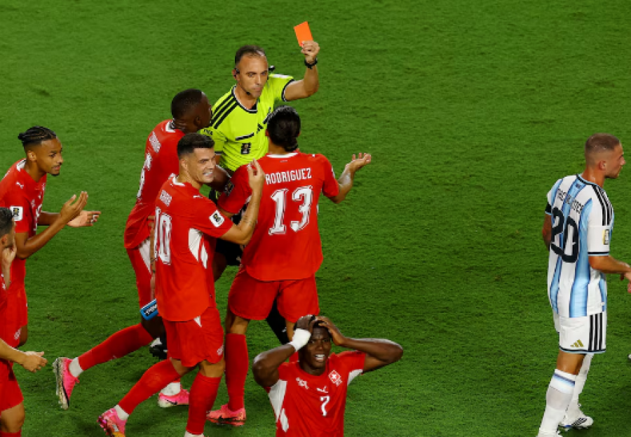 Kaos me rregulloren e futbollit  UEFA i del sërish kundër FIFA s