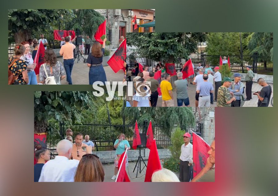  Rama të japë dorëheqjen   Protesta kundër qeverisë  qytetarët në Korçë vijojnë tubimin e përditshëm