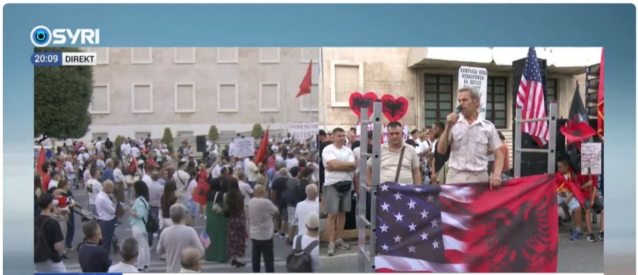  Ku janë intelektualët dhe institucionet    Protestuesi  Rama krijoi një qeveri bushtër që shet veten