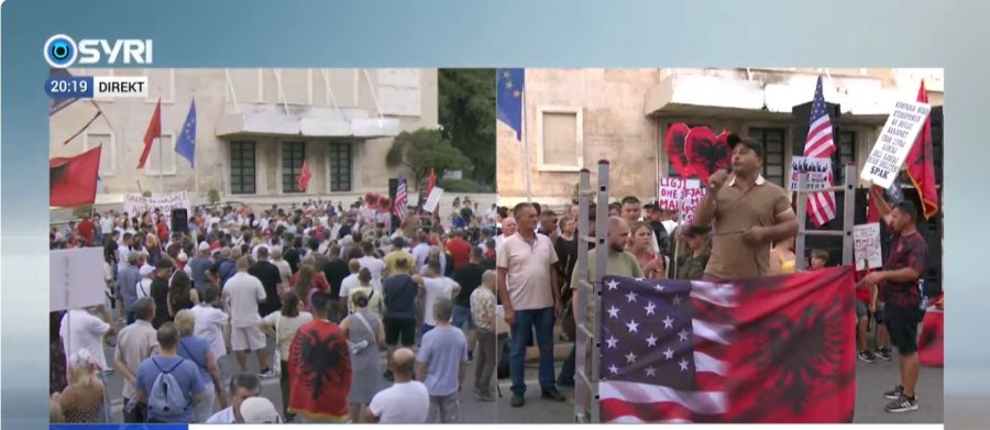 Protestuesi  Rezistuam për 49 ditë  do të rrimë dhe për 490 ditë të tjera  derisa atë të gjatin ta shkulim prej këtij vendi 