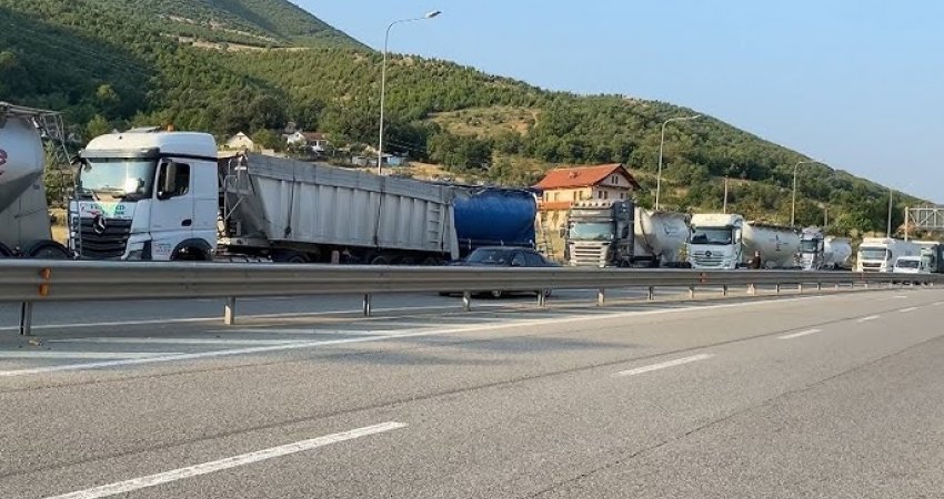 Temperaturat e larta: Kufizohet përkohësisht qarkullimi i automjeteve të rënda