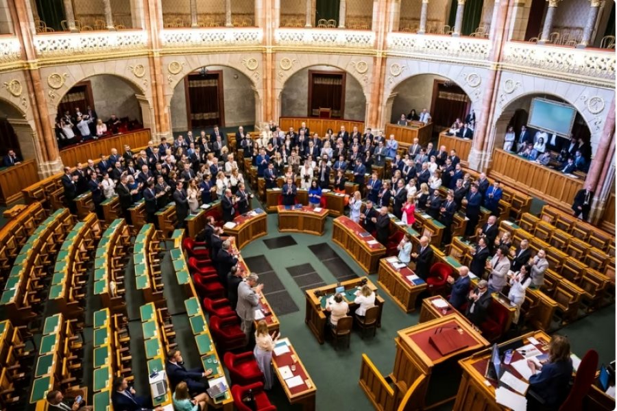 Si po shkojnë reformat në Hungari  Çfarë premtoi partia Tisza para zgjedhjeve dhe çfarë ka përmbushur deri më tani 