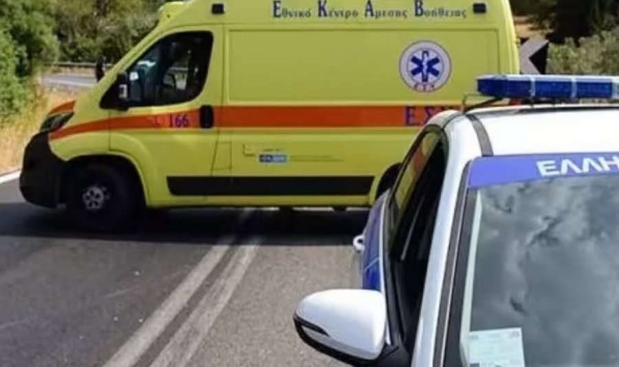 Aksident i rëndë në Kretë mes një ambulance dhe një makine, humb jetën pacienti që po transportohej