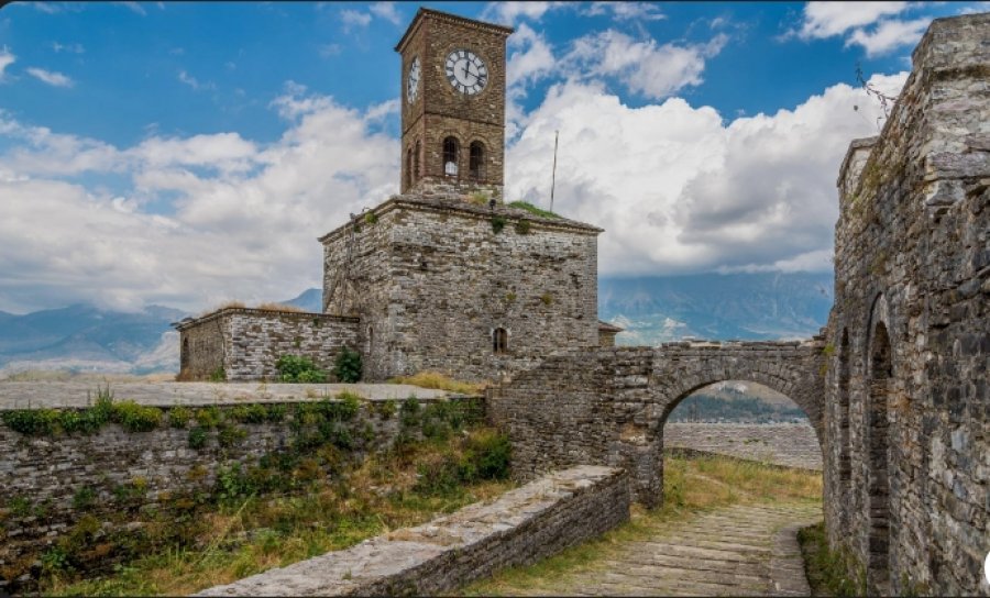 shqetesimi-i-turisteve-ne-gjirokaster-bilete-vec-per-kalane-dhe-vec-per-muzeun-e-armatimit