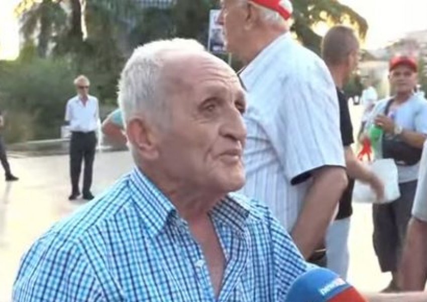 Qytetari në protestën kundër qeverisë: Kemi marrë fund, pensionistë e studentë të ngrihen 