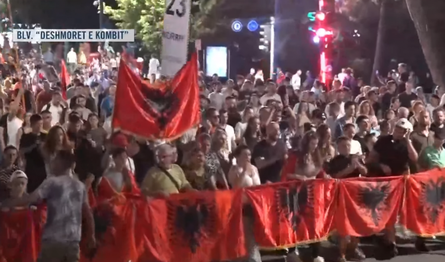 Rezistenca qytetare në ditën e 51 të  nis marshimi i protestuesve në rrugët e Tiranës  Rama jepe dorëheqjen