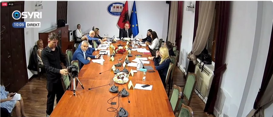 Opozita propozon deklaratë për dënimin e thirrjeve të ministres serbe për gjenocidin në Kosovë, PS voton kundër