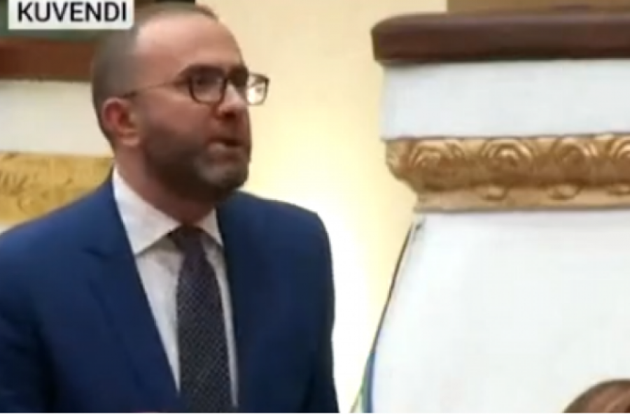 bardhi-peleshit-po-mbani-peng-ne-sirtaret-e-kuvendit-ligjet-po-bllokoni-nismat-e-opozites
