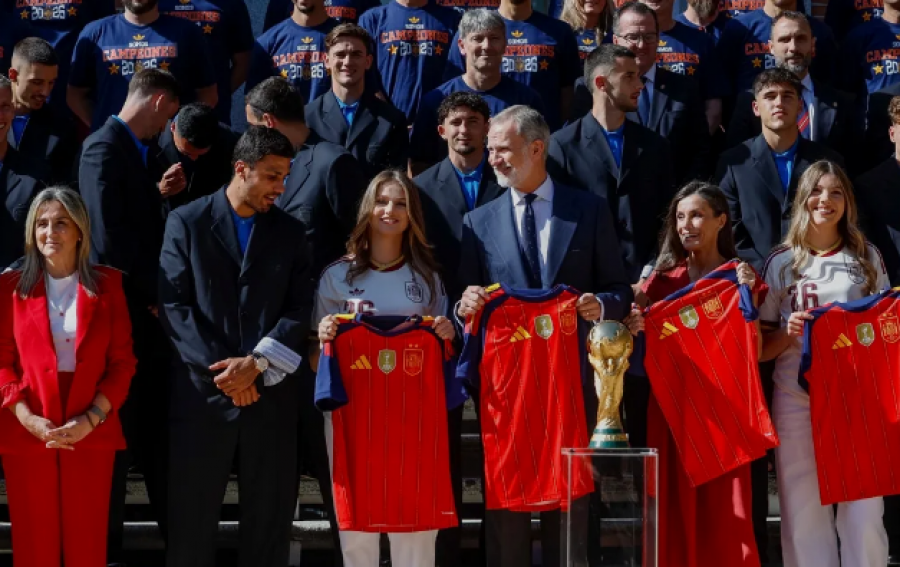 Kryeministri Pedro Sánchez për kampionët e botës  Nuk ka dy pa tre  tani ëndërrojmë Botërorin 2030