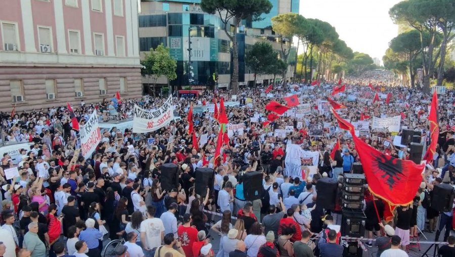 51 ditë protestë përpara Kryeministrisë  Qytetarët nuk ndalen  Rama jepe dorëheqjen