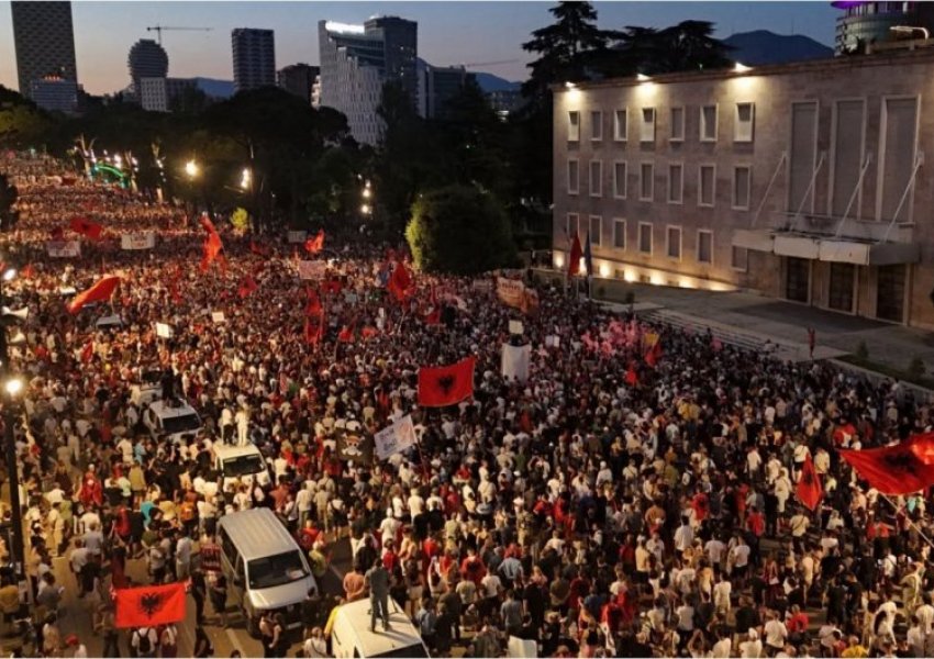 Të enjten rrethojnë Kuvendin/ Sot protesta e 52-të, qytetarët nuk tërhiqen: Rama, jepe dorëheqjen