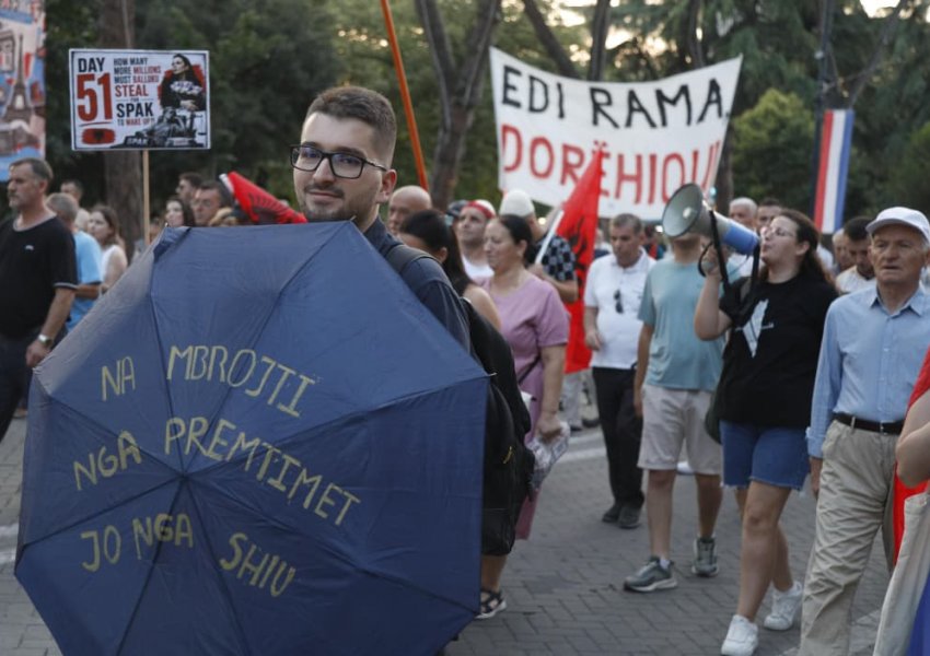 'Duhet ta rrëzojmë!' Al Jazeera: Prej 7 javësh shqiptarët në protestë kundër korrupsionit dhe qeverisë Rama