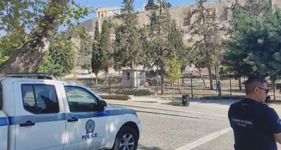 tmerrohen-turistet-sulmohet-me-thike-cifti-greko-amerikan-ne-akropolis