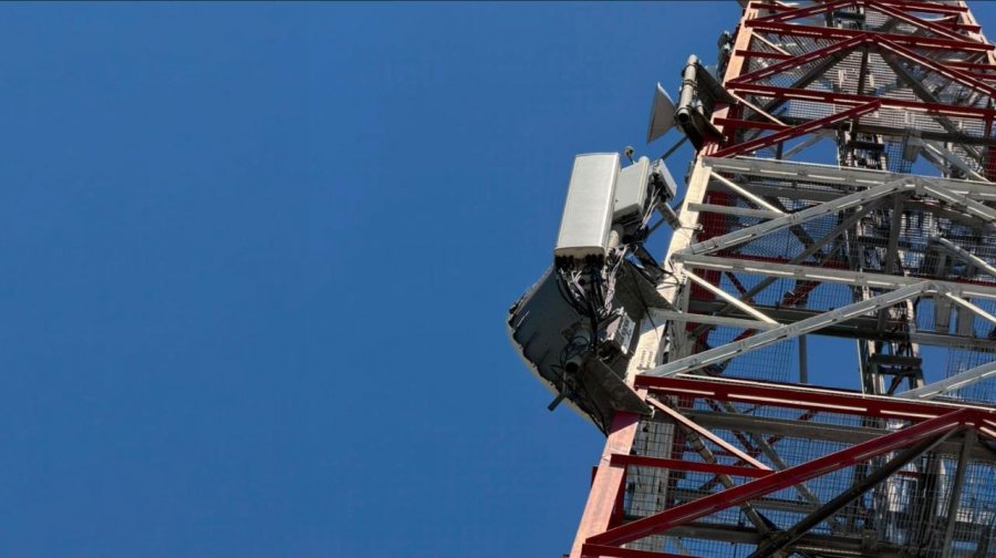Vodafone Albania teston për herë të parë në Shqipëri teknologjine e re, që kombinon AI me robotikën, për fuqizimin automatik të rrjetin celular