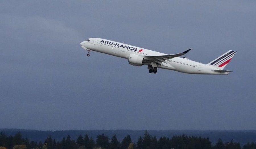 Kompania ajrore Air France pezullon fluturimet drejt Lindjes së Mesme