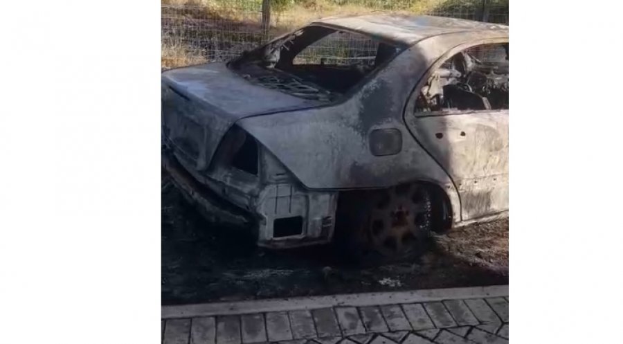 Korçë, 66 vjeçari gjendet i djegur brenda në makinë
