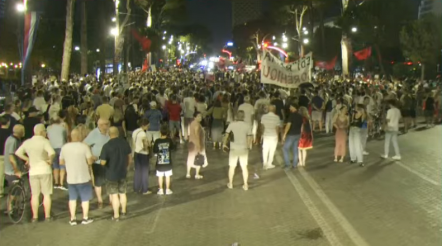  Rama në burg   Protesta e 52 të  qytetarët nisin marshimin në Tiranë  Jep dorëheqjen