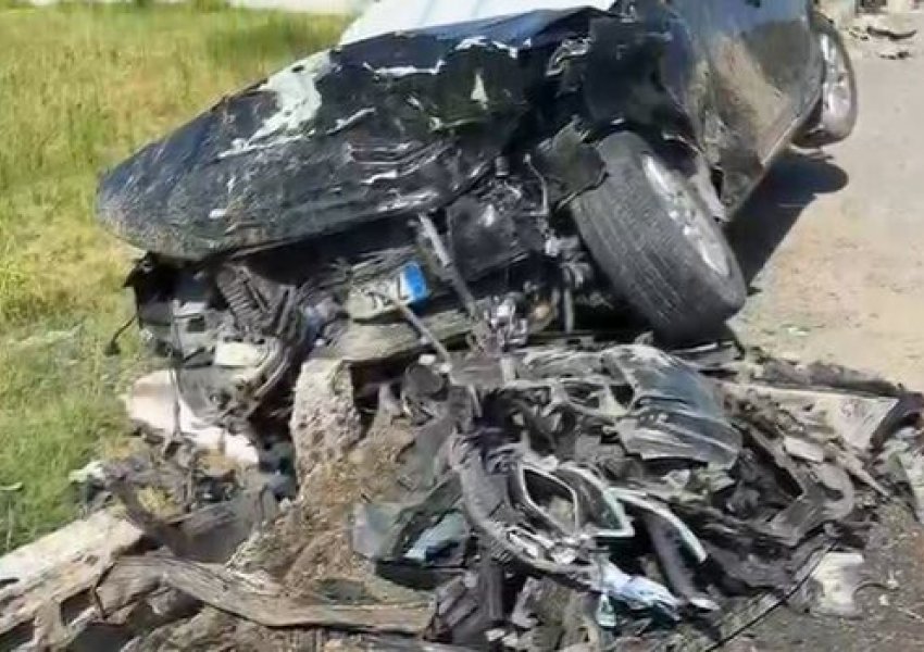 ‘Audi’ del nga rruga dhe përplaset me murin e dy makina të parkuara plagoset 31-vjeçari në Lezhë