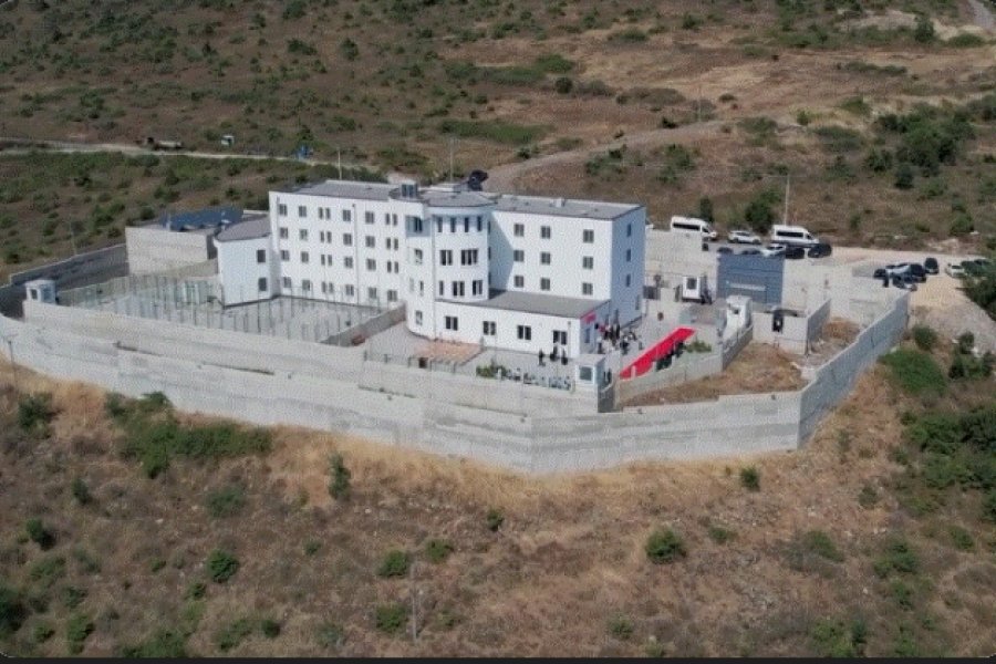 Dhunë në familje/ Arrestohet në Rinas 34-vjeçarja, dërgohet në burg me foshnjën 7-muajshe 