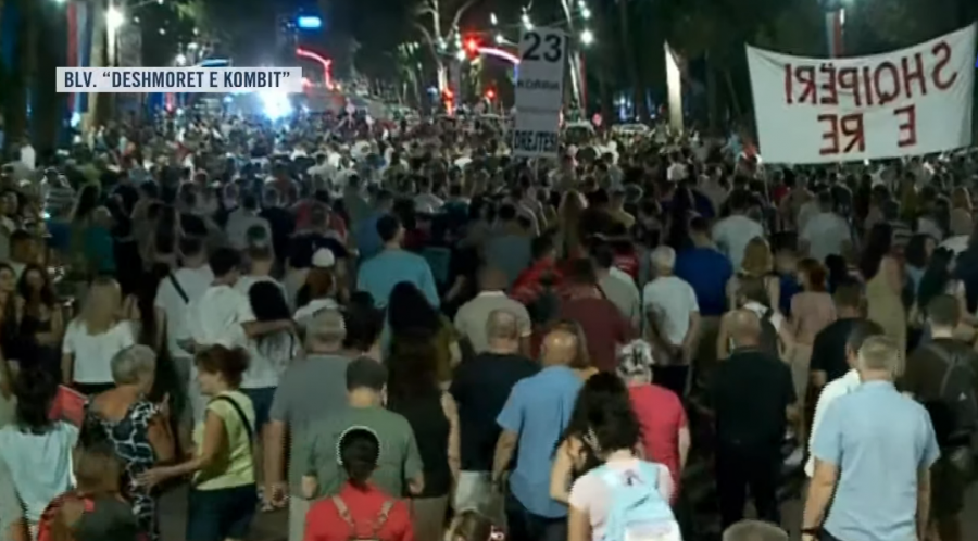 Dita e 53-të e protestës qytetare, nis marshimi në rrugët e Tiranës: Rama, jepe dorëheqjen!