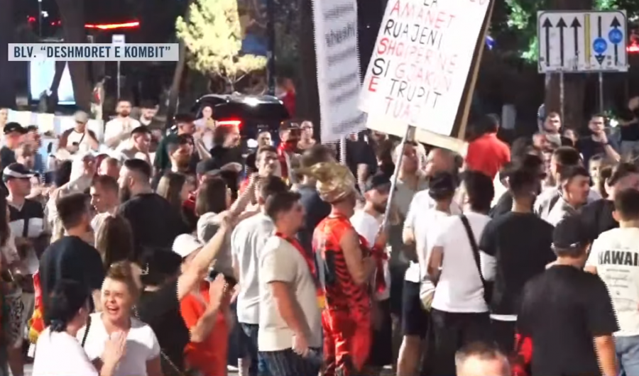 'Arrestoni Ramën'/ Mbyllet protesta e 53-të, qytetarët: Nesër në 08:30, të gjithë para Parlamentit