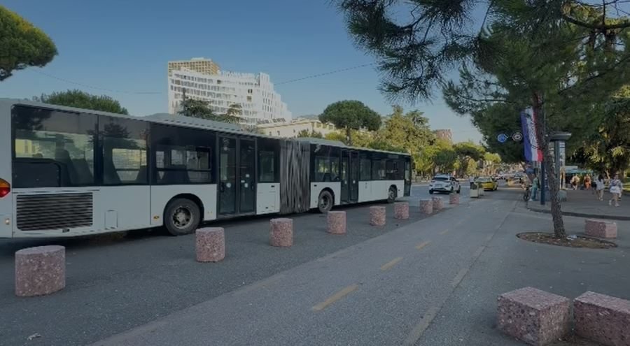 Sherr me leva mes dy shoferëve pranë Ministrisë së Brendshme, arrestohen nga policia