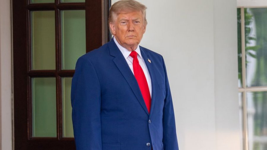 Trump: SHBA-ja do të godasë një urë ose një termocentral iranian pas çdo sulmi ndaj anijeve