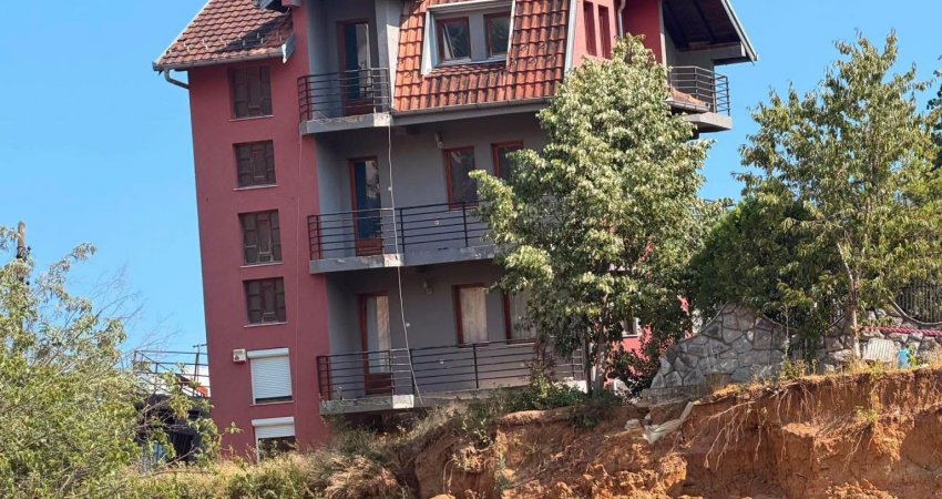 Nis rrënimi i shtëpisë që rrezikonte të shembej nga punimet në “Rrugën A”