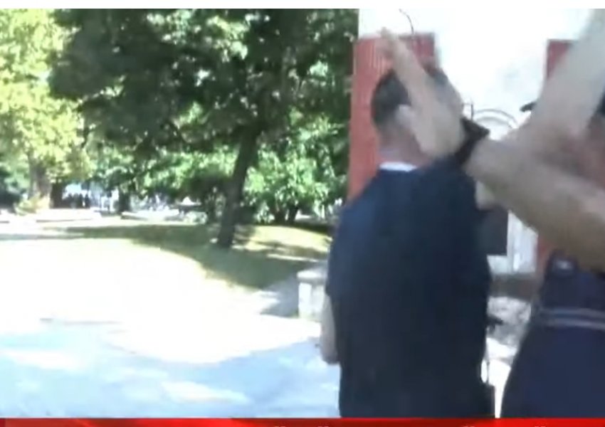 Protesta para Kuvendit/ Policia pengon me forcë gazetarin e SYRI TV gjatë raportimit