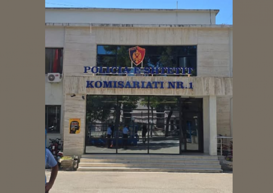 Protesta para Parlamentit/ Gazetarja Vjolanda Peca lirohet pas dy orësh në komisariat, AGSH ngre alarmin për lirinë e medias