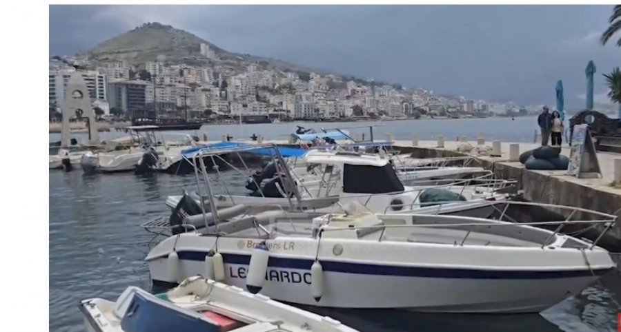 Deti me dallgë, ndalohet lundrimi për anijet turistike dhe të peshkimit në Sarandë