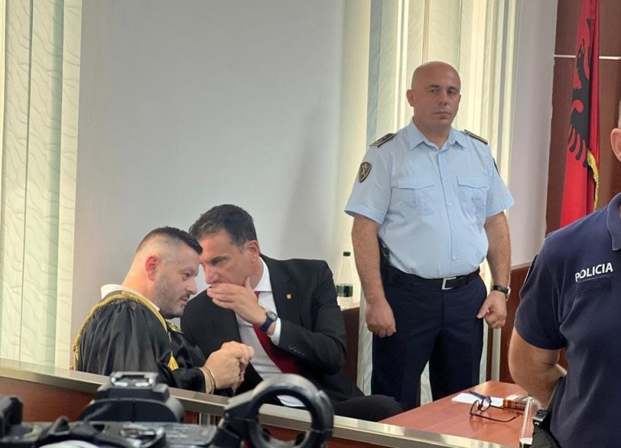 Administrativja rrëzon padinë e Veliajt për prokurorin Ols Dado