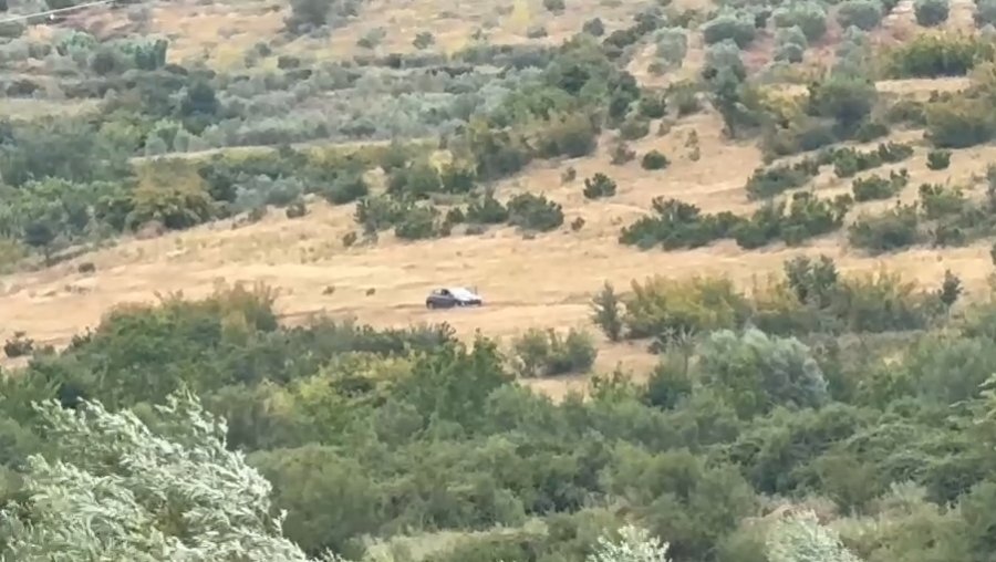 Vrau babain e ish të fejuarës  i plagosi të ëmën dhe e mori peng  ja vendi ku fshihet Refik Buzi  Refuzon të dorëzohet