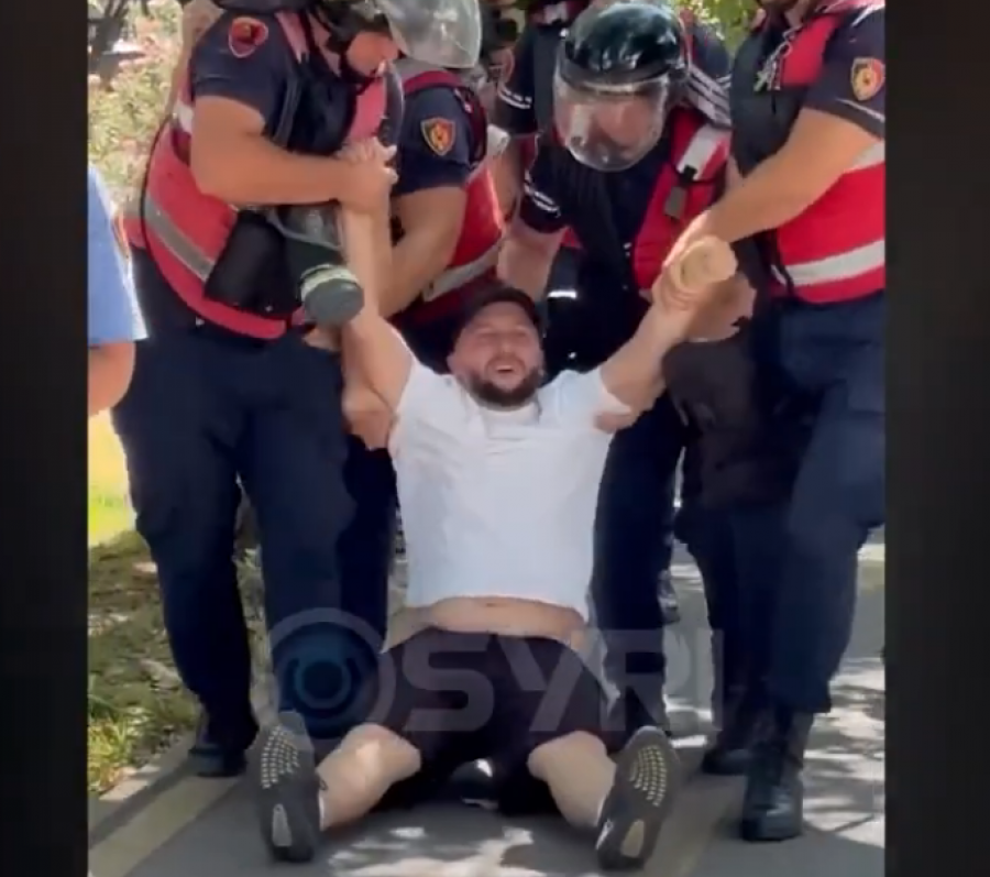 SYRI TV  Protesta kundër qeverisë Rama  32 qytetarë të shoqëruar me dhunë nga policia