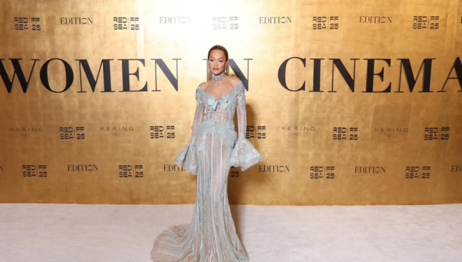 Rita Ora rrëfen historinë e familjes: Jam krenare që jam emigrante, rrënjët e mia më kanë bërë më të fortë