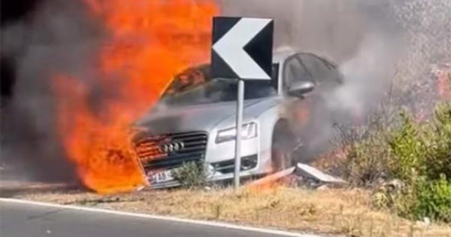 Audi shpërthen në flakë, babai me tre djemtë shpëtojnë për fije