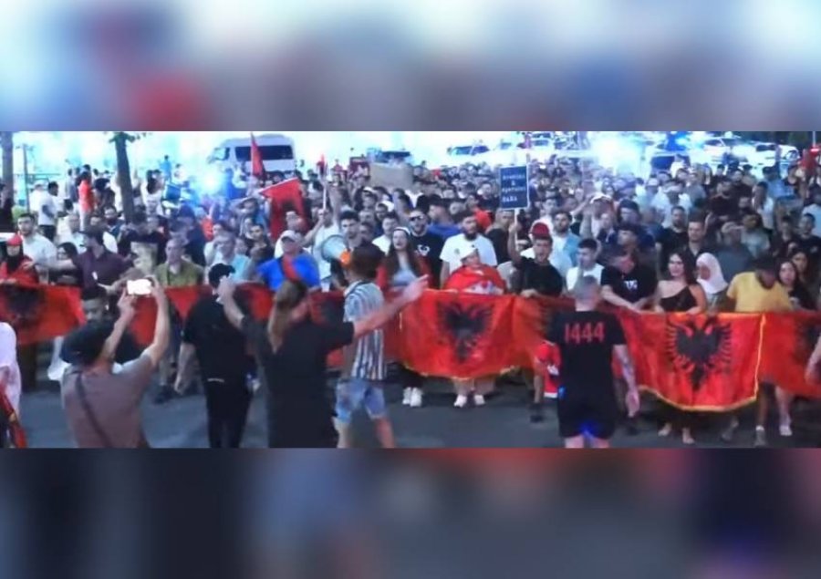 ‘Rama jepe dorëheqjen’/ Mbyllet protesta e 56-të kundër Edi Ramës, qytetarët thirrje: Nesër më shumë