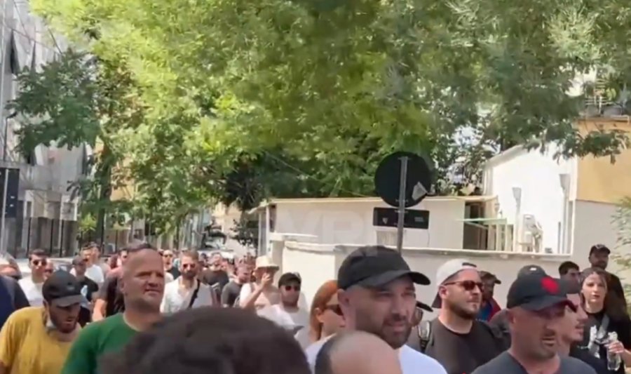 Arrestimet pa shkak të protestueve te Parlamenti/ Lirohen 5 të shoqëruarit e paradites, arrestohen 7 të tjerë sot pasdite