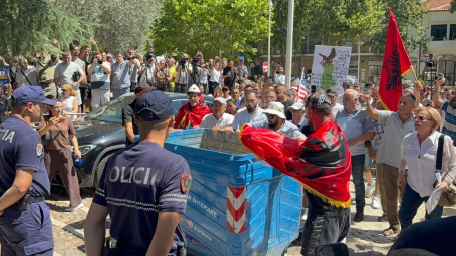 Jashtë protestë popullore, brenda Kuvend/ Sot seanca plenare – Ja rendi i ditës