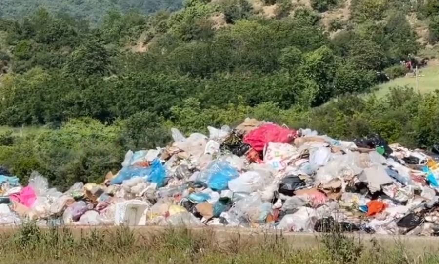 SYRI TV  Përmet  mbetjet urbane depozitohen në Piskovë  banorët të shqetësuar për vatrat e zjarrit