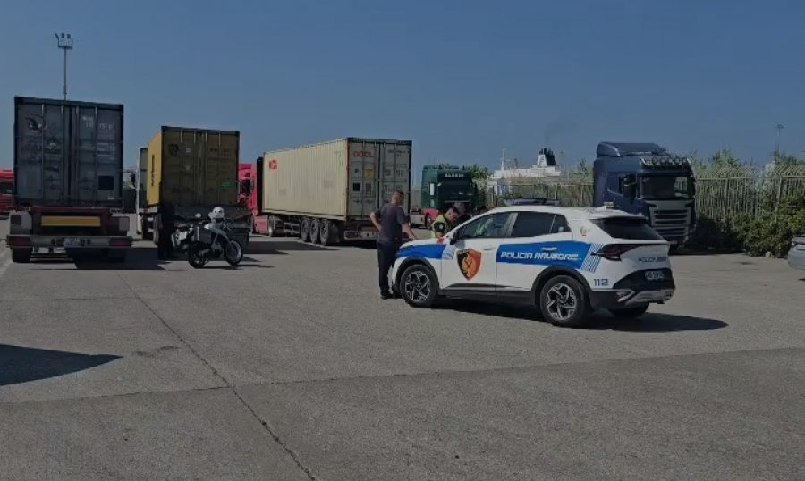 Aksidenti brenda portit të Durrësit, ndërron jetë shoferi i kamionit ishte nga Kosova