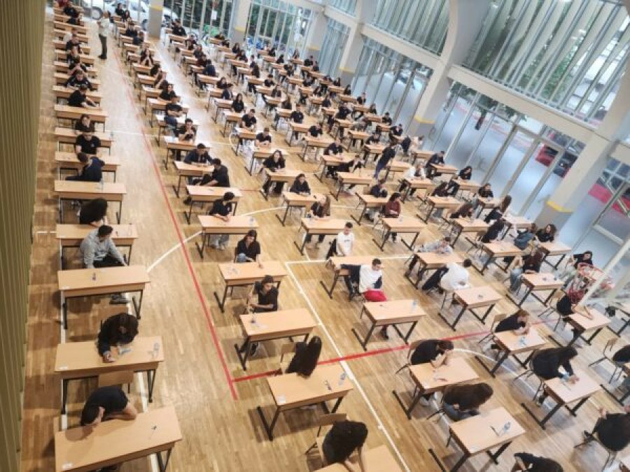 Sot provimi i parë i maturës shtetërore, nxënësit testohen në gjuhën e huaj