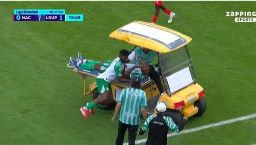 VIDEO/ Incident surreal në fushë: futbollisti përplaset nga mjeti i stafit mjekësor