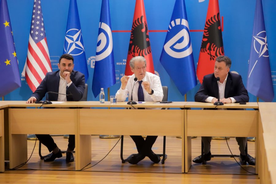 Berisha takon sot pasdite 71 të rinjtë dhe të rejat e zgjedhur në Këshillin Kombëtar të PD-së