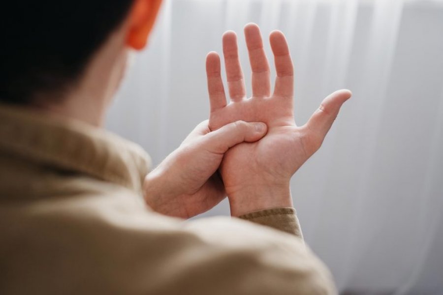 Gjëja më e afërt me një 'ilaç' për Parkinsonin: Ja çfarë sugjerojnë mjekët